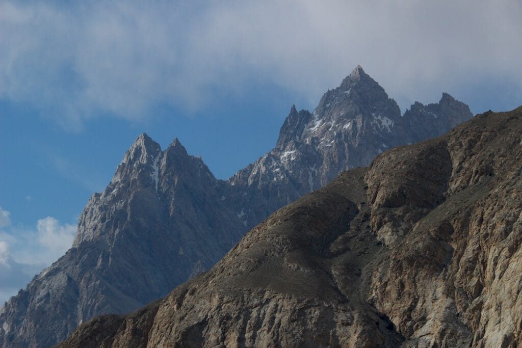 Fotografie im Karakorum: ein Fotograf beim ersten Licht an den Gipfeln