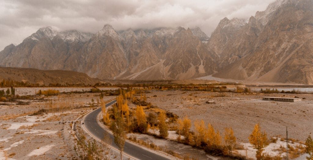 I Passu Cones visti dalla Karakoram Highway nell’alta valle di Hunza
