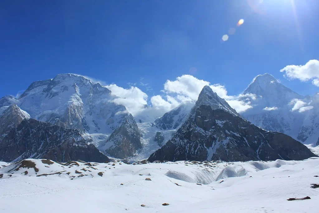Broad Peak neben dem Gasherbrum IV am Kopf des Baltoro-Gletschers