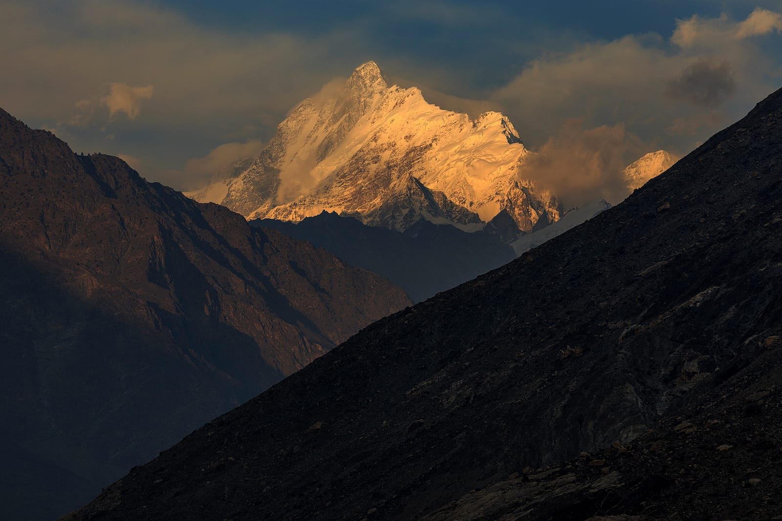 Il Malubiting al tramonto fotografato dalla strada Skardu-Gilgit