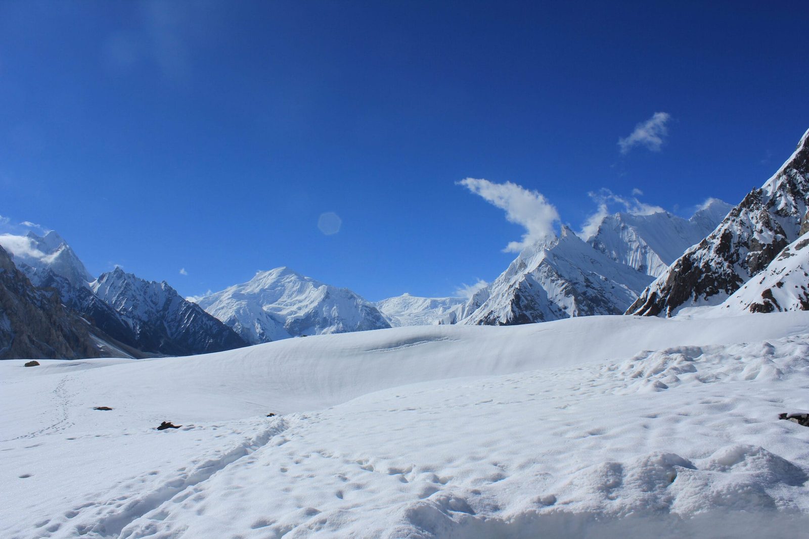 L'alto ghiacciaio Baltoro sopra Concordia, la via di avvicinamento al campo base del Sia Kangri