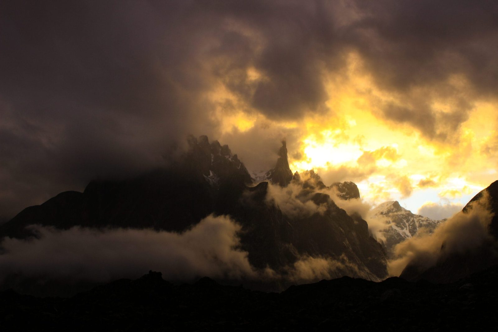 Campo di Urdukas sul percorso del Ghiacciaio Baltoro verso Concordia