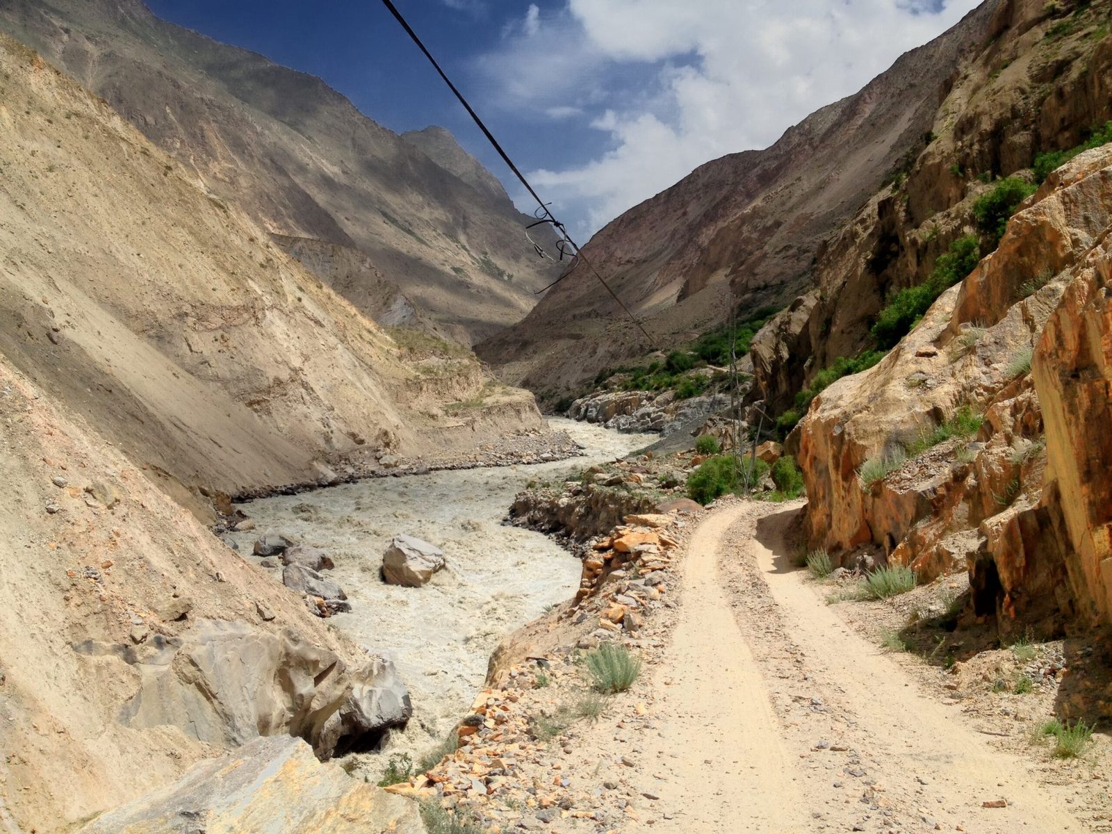 Il fiume Braldu visto dalla strada per jeep tra Shigar e Askole, Gilgit-Baltistan