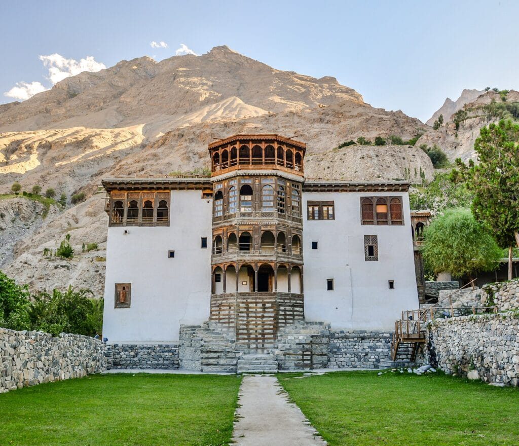 L'ingresso principale del Palazzo di Khaplu nella Valle di Khaplu, Baltistan